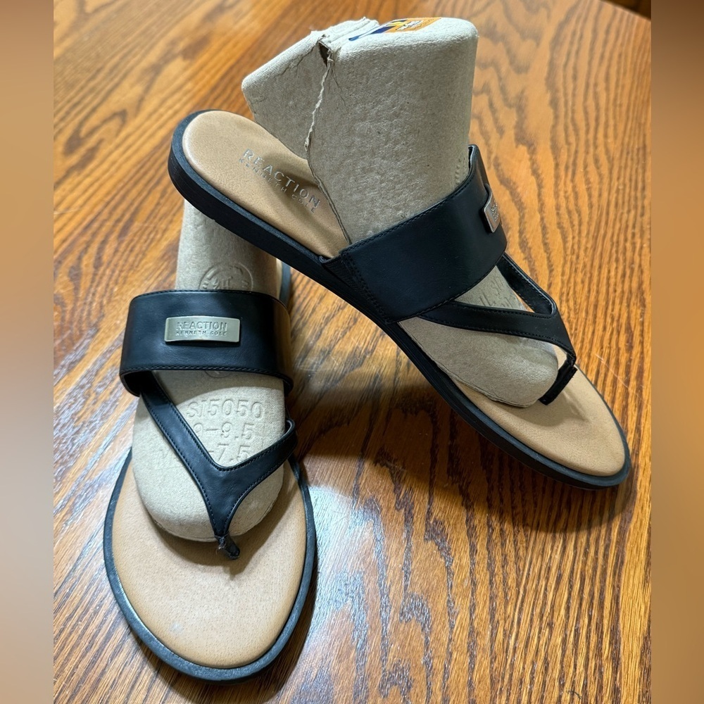 Kenneth Cole Reaction Black Strappy Sandals Size 9